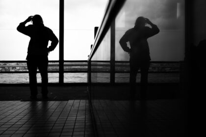 Photo depersonalization vs derealization disorder