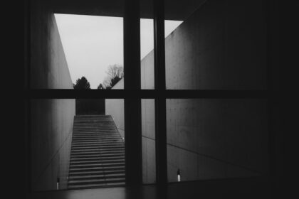 Photo derealization and depersonalization