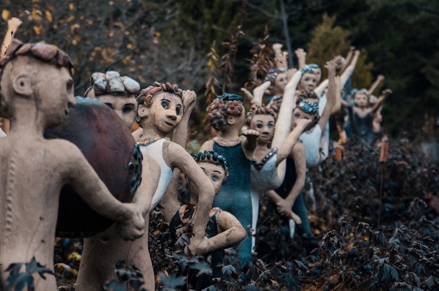 cult leaders manipulate followers