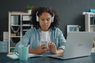 Photo scrolling psychology