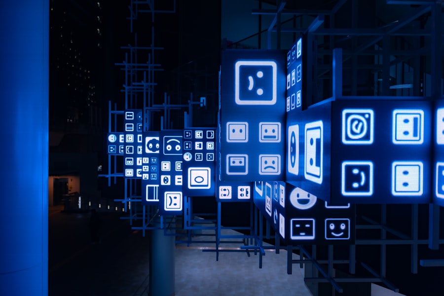 Photo platforms manipulate user attention