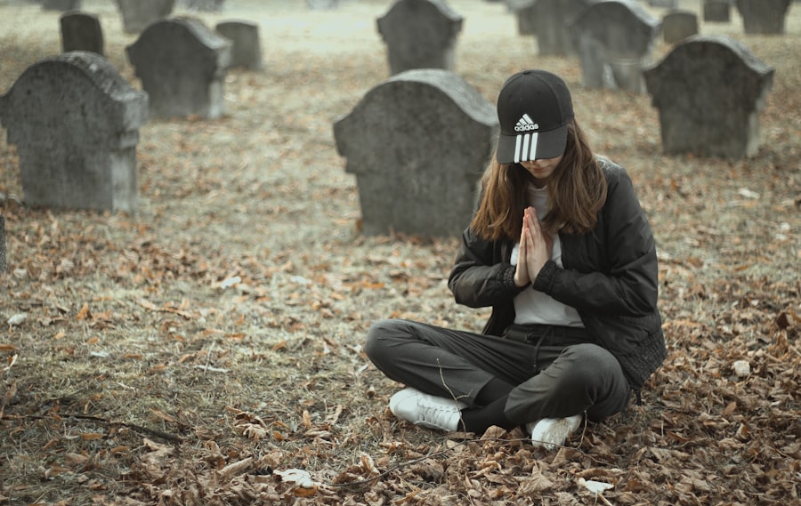Photo cults exploit loneliness