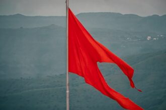 Photo spiritual community red flags