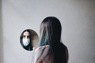 Photo identity fusion narcissism