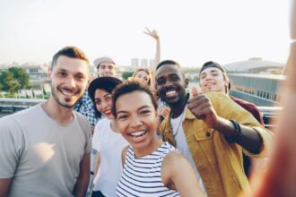 Photo community dynamics