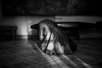 Photo trauma forward psychological deconstruction