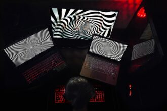 Photo stop scanning room threats