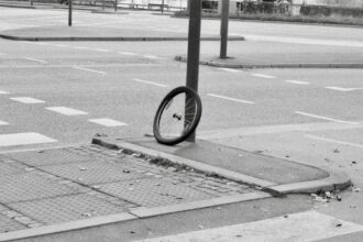 Photo stop cycle unreality