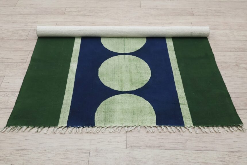 Photo rug-pull