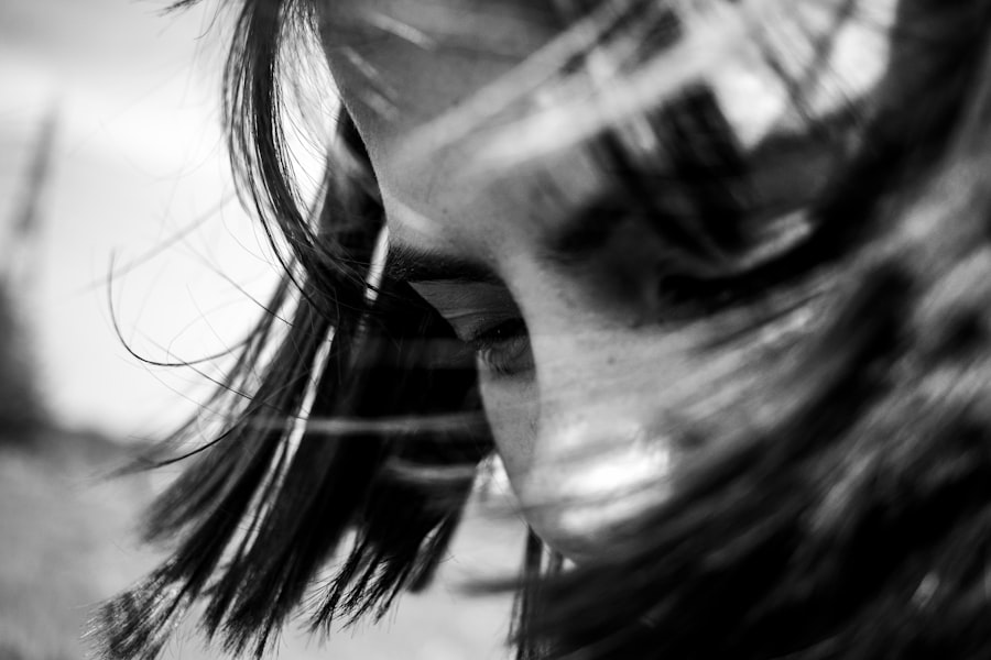 Photo trauma-forward psychological deconstruction