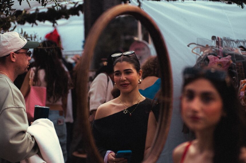 Photo social mirrors