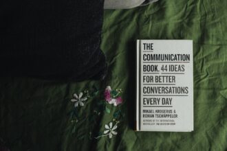 Photo replaying conversations