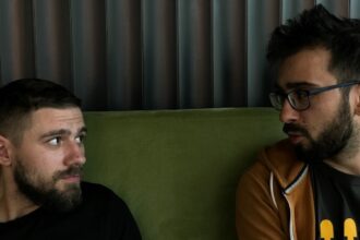 Photo replay conversations