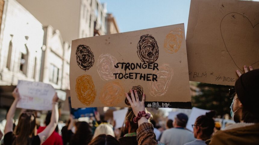 Photo strong people struggle to ask for help