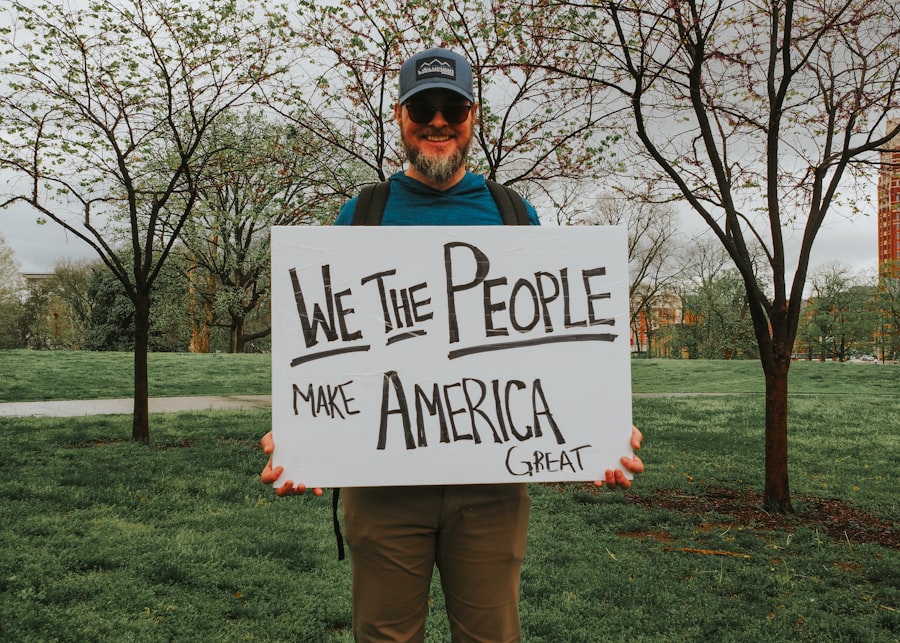 Photo independent people, help