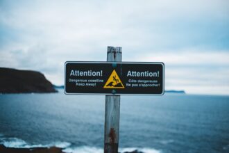 Photo ignore inner warning signs