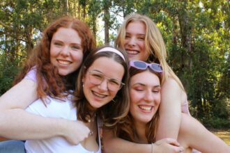 Photo making friends