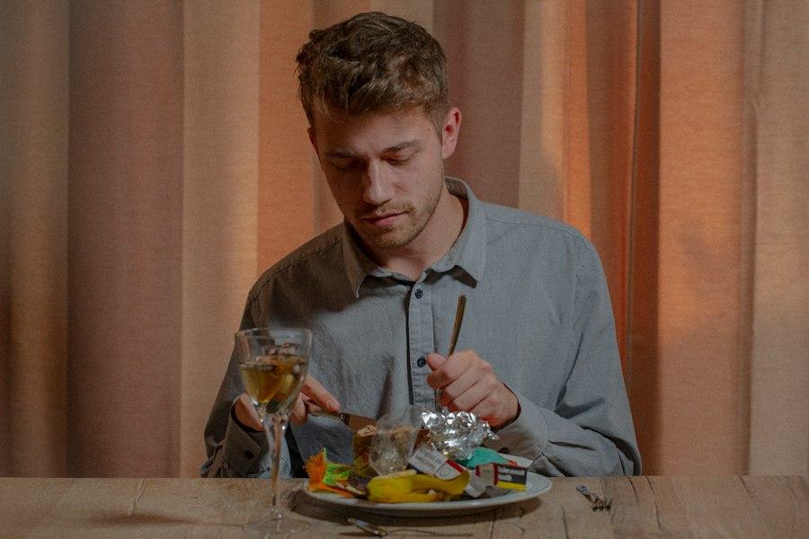 Photo dinner alone