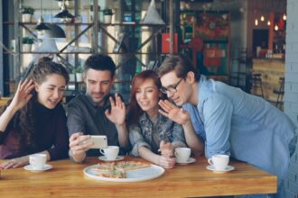Photo lie about plans with friends