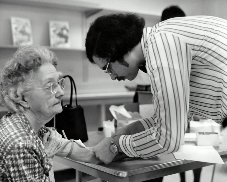 Photo teacher assessing student ability