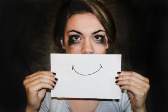 Photo analyzing vs feeling emotions comparison