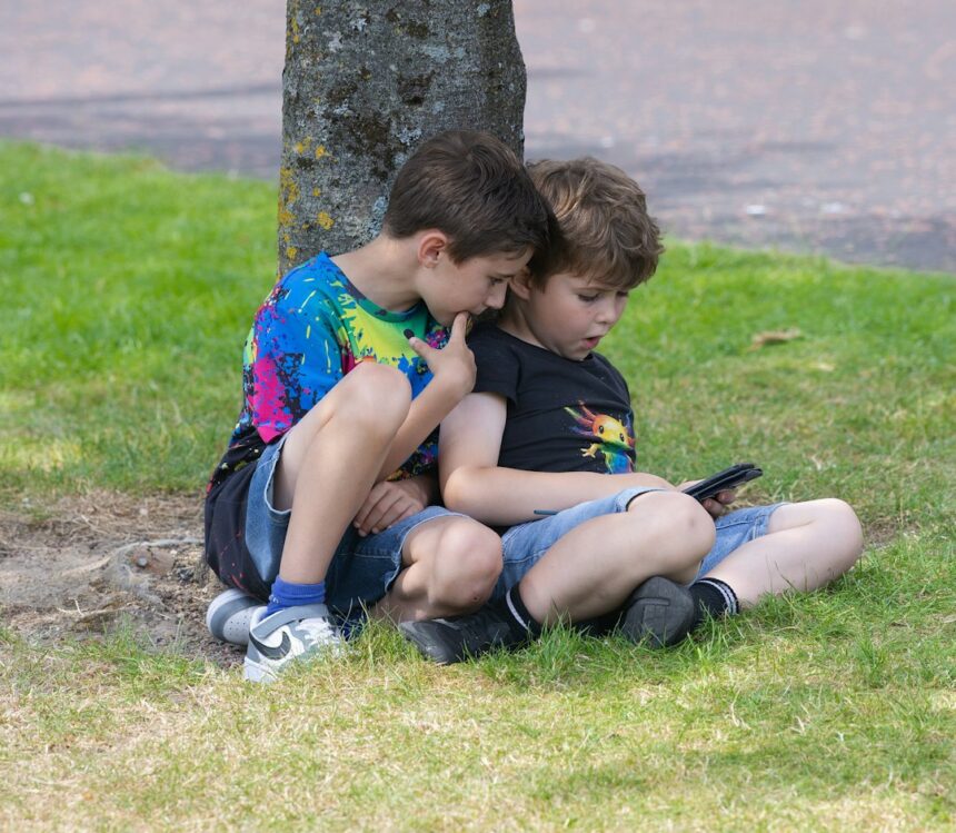 Photo social influence helping behavior