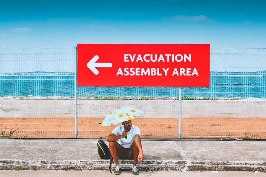 Photo emergency hesitation behavior