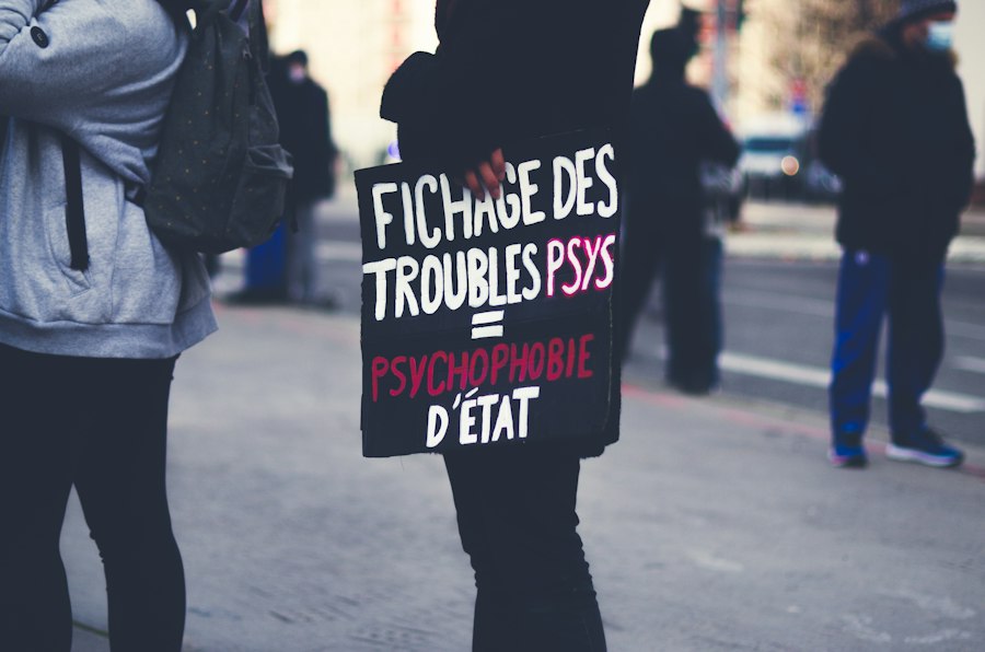 bystander effect emergency help psychology