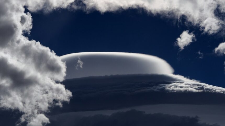 Photo evidence based UFO analysis