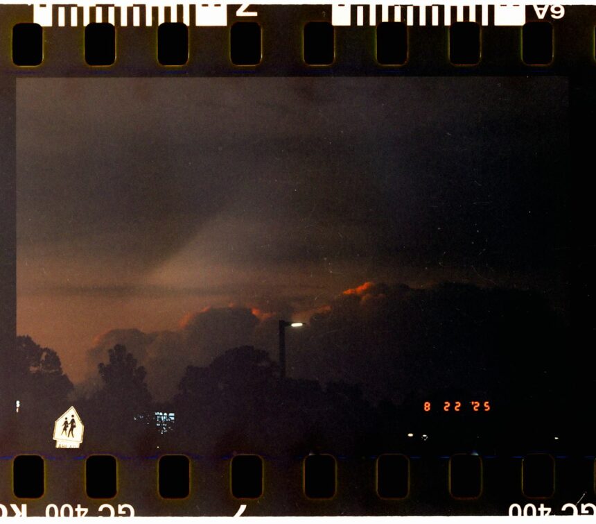 Photo 1950s UFO expert analysis film