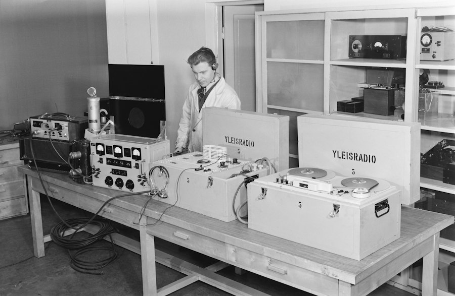 Rosenhan experiment radio signal analysis