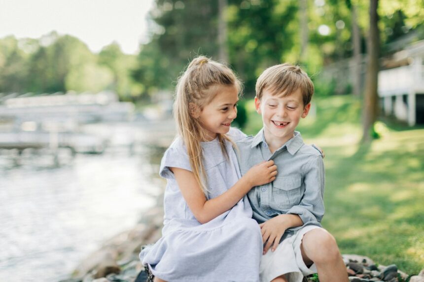 Photo siblings different childhoods