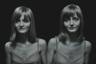 Photo identical twins trauma different reactions