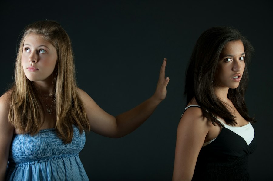 Photo identical twins trauma different reactions