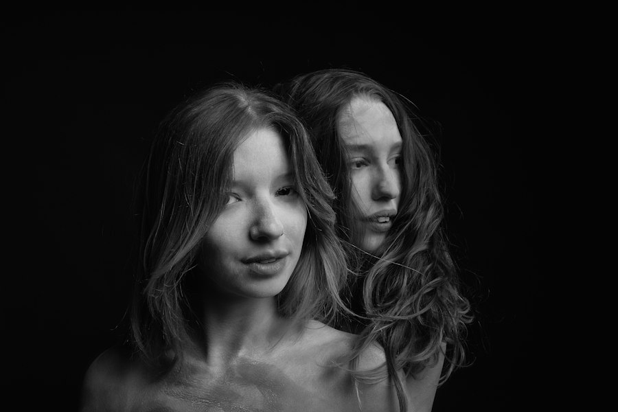 identical twins trauma different reactions