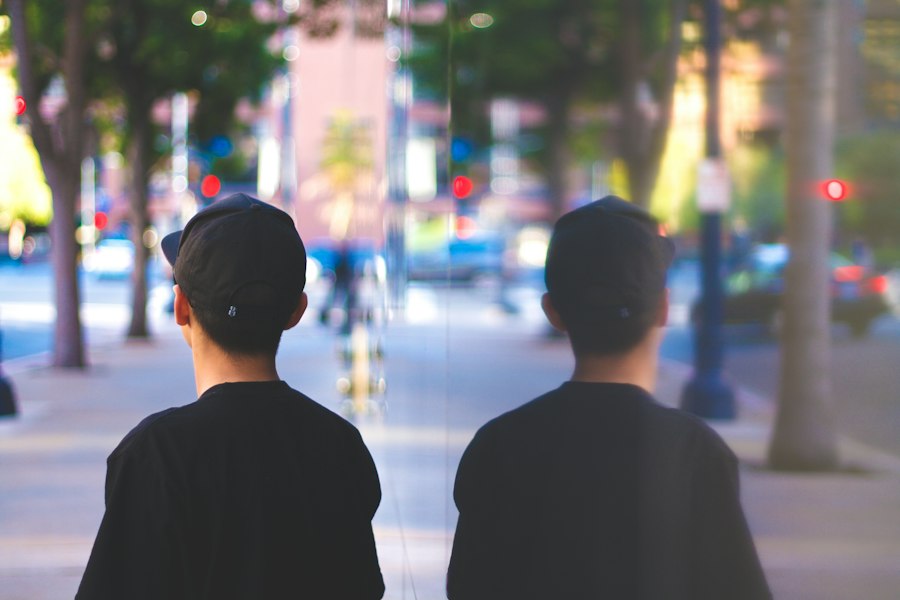 Photo identical twins schizophrenia severity differences